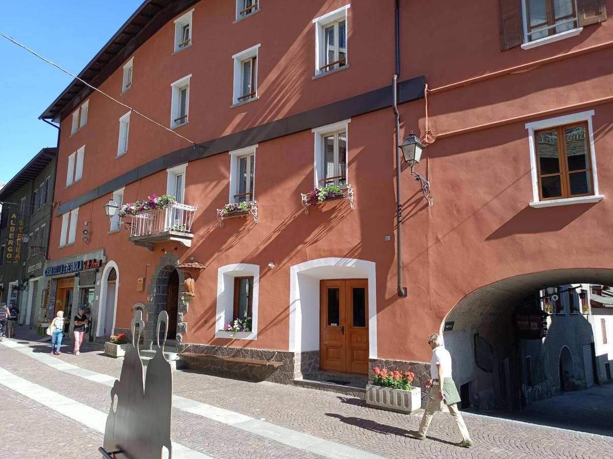 Hotel Gufo Bormio Exteriér fotografie